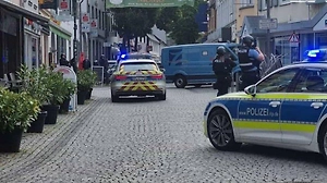 Грабитель взял инкассатора в заложники в хранилище банка в Германии