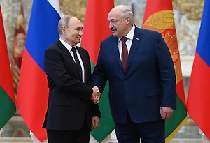 Лукашенко предложил обсудить с Путиным полтора вопроса до празднования Победы