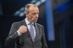 Пушков посоветовал Мерцу повесить в кабинете фото Знамени Победы над Рейхстагом