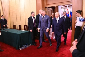 Путин поблагодарил Фицо за визит в Москву 9 Мая вопреки всем сложностям
