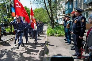Росгвардия провела парад у дома 99-летнего ветерана Анатолия Карабута в Донецке