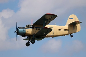 Ан-2 совершил аварийную посадку на грунтовую дорогу в Бурятии
