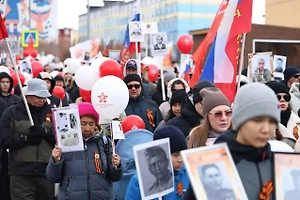Бессмертные души всё видят: Клин журавлей внезапно пролетел над «Бессмертным полком»
