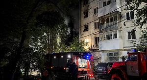Пожар в Самаре охватил 300 квадратов, горят квартиры со второго по четвёртый этаж