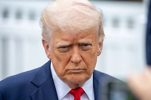 Трамп осудил удар по Бейруту и призвал Израиль прекратить атаковать Ливан