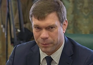 Киев понимает угрозы и напряжение в обществе. Что их пугает, так это обстановка внутри страны. И эти протесты сейчас не снесут киевский режим, но представляют для него серьёзную угрозу.
