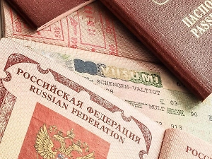 Финляндия и Швеция призвали ЕС ужесточить правила выдачи виз россиянам