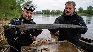 В Польше из реки достали тысячелетний меч — он мог принадлежать викингу