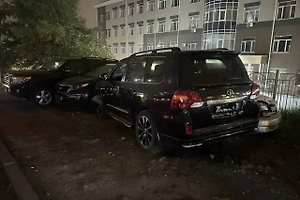 Во Владивостоке два брата на машине отца протаранили четыре автомобиля