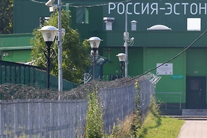 Эстонцы ломятся во «вражескую» Россию, а власти заставляют их ночевать на улице