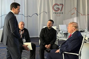 Зеленский похвастался фото с Трампом со встречи на полях G7