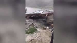 Сель в Дагестане уничтожил беседку у частного дома, хозяева чудом не пострадали