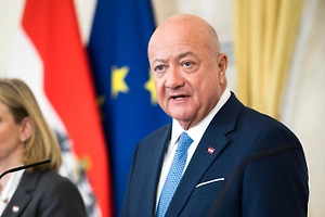 Канцлер Австрии Штокер призвал ЕС начать переговоры с Россией по Украине