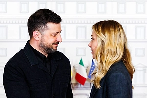 Зеленский попытался поцеловать премьера Италии Мелони в губы на саммите G7 