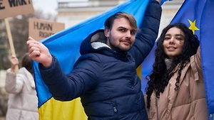 Кредит под человеческий ресурс: Как Евросоюз намерен вернуть украинцев на войну