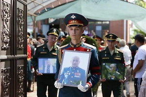 Героя России Нарана Очир-Горяева похоронили в Элисте с воинскими почестями
