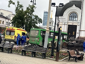 Паслер поручил проверить перевозчиков после смертельного ДТП в Екатеринбурге