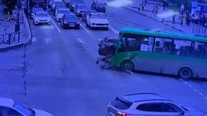 Момент ДТП в центре Екатеринбурга, где погибли четыре человека, попал на видео