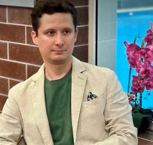 Запрет купания и запрет использования сапборда представляют собой две разные правовые категории. Купание подразумевает нахождение человека непосредственно в воде, тогда как сап предполагает передвижение стоя на доске. Табличка о запрете купания сама по себе не блокирует выход на сапе, если рядом отсутствует знак о запрете движения плавательных средств.