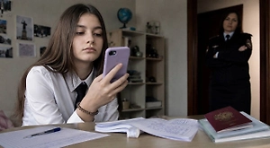 Школьнице из Хабаровска отменили ЕГЭ из-за TikTok с лайфхаком про шпаргалки