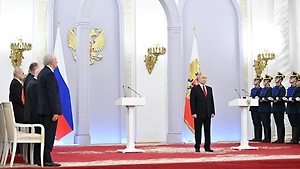 Путин и награждённые в Кремле сопроводили тост за победу троекратным «Ура!»