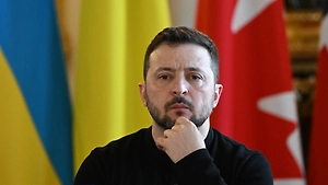 Зеленский исключил русский из списка подлежащих защите языков