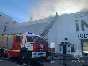 В Пензе пожар охватил торговый центр