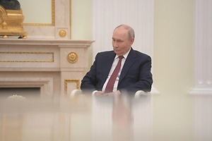 Россиянам запретили иметь больше 20 банковских карт, закон подписал Путин