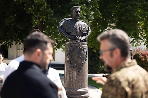 «Там, где Ленин упал, будет стоять Мазепа»: Зеленский поставит памятник гетману-предателю в центре Киева