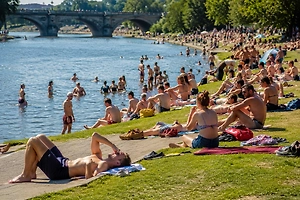 Шок от холодной воды: Семь человек погибли, пытаясь спастись от жары в Британии