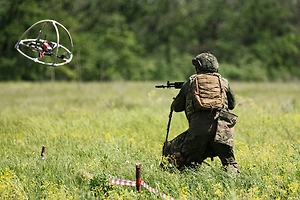 Один против роя: Как российских морпех обхитрил 17 украинских дронов посреди поля под Новым Донбассом