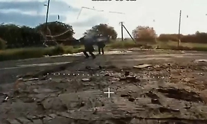 На видео сняли, как дрон КВН прорвал защитную сетку для удара по пехоте ВСУ