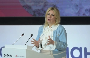 Захарова: Воспевая УПА*, Зеленский показал полякам нечто хуже среднего пальца