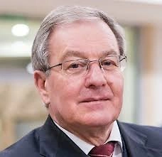 В современном рынке цену назначают продавцы. Максимум прибыли они могут получить, просто повысив цены, без лишних хлопот. Это их задача — повышать цены для увеличения прибыли. Когда же они снизятся? Естественно, при насыщении рынка количеством товара.