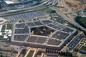 Суд в США запретил Пентагону увольнять трансгендерных* военных