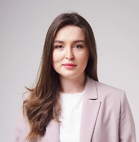 Уходя в академ, человек остаётся студентом и просто берёт академическую паузу, а вернуться может как по окончании срока, так и раньше, по собственному заявлению и безо всякого конкурса. Жизнь редко укладывается в учебный график, и хорошо, что закон это учитывает.