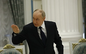 Путин счёл избыточной латиницу на рекламных вывесках