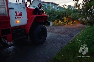 16 пострадавших, 32 дома разрушены: Появилось видео последствий мощного смерча на Урале