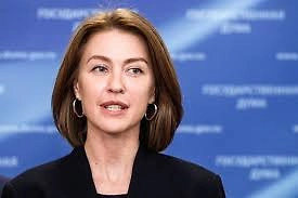 Фактически, экономика Молдавии начинает держаться только на европейских кредитах, которые выдаются под залог на землю республики Молдова, а это — всё, что у них есть. Около 400 тысяч граждан покинули страну за последнее время и сейчас стремятся получить любое другое гражданство, кроме гражданства своей страны, чтобы хоть как-то выжить.