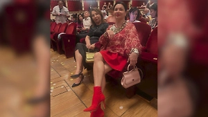 Оперная певица Нетребко посетила миланский балет в смелом наряде, поклонники остались в восторге