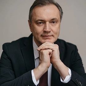 Это, во-первых, борьба с одиночеством, ведь женщины всегда дольше живут, и для них это важно. Плюс, это такой клуб по интересам, определённое личностное развитие, и ещё это пример для молодого поколения. 
