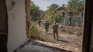 Российские военные вошли в Лесное и Ровное: Минобороны показало кадры
