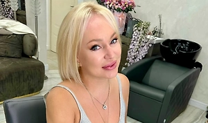 «Провоцирую и подпитываюсь»: Радиоведущая Алла Довлатова примерила роль дементора в Сети