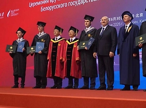 Батька года: Лукашенко приехал на выпускной к сыну Коле в Пекин