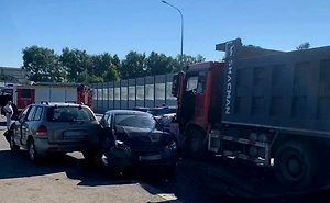 Водитель грузовика устроил массовое ДТП с 17 машинами в Нижнем Новгороде
