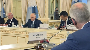 Путин ответил смехом на вопрос о якобы подготовке России к нападению на Европу