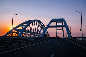 Движение автотранспорта по Крымскому мосту перекрыто