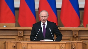 Путин: РФ встречает День России с гордостью за свершения предков