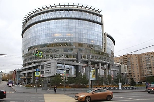 Дом-унитаз за 15 млрд: В Москве продают БЦ с запахом канализации и миллиардной выручкой