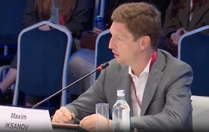 «Побеждает тот, кто умеет всё»: Гендиректор NMH сравнил блогеров и журналистов